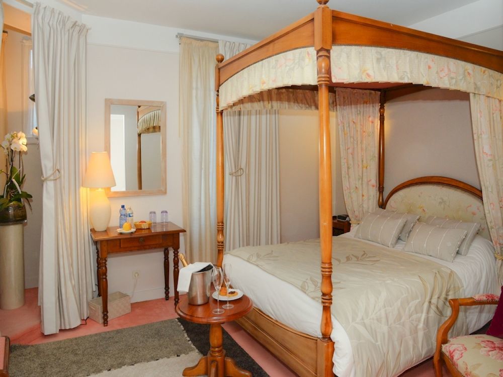 Logis Hotel Et Restaurant Du Dauphin Sées Kültér fotó