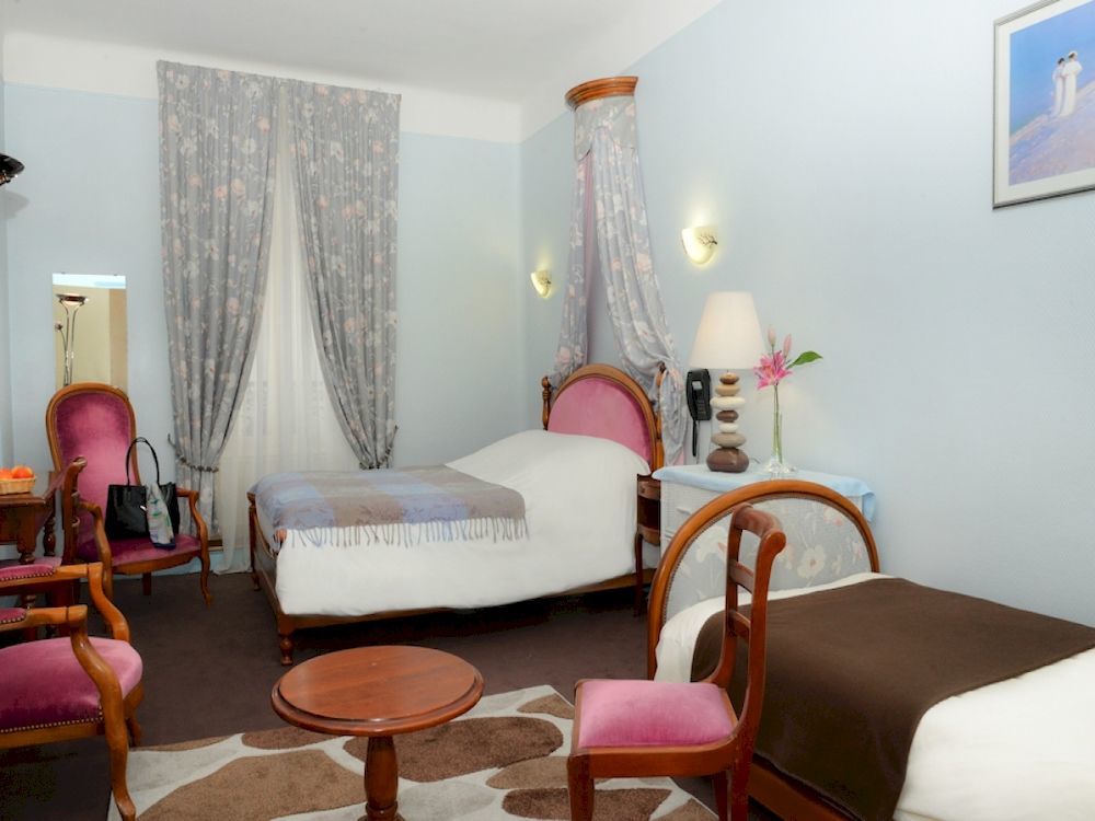 Logis Hotel Et Restaurant Du Dauphin Sées Kültér fotó