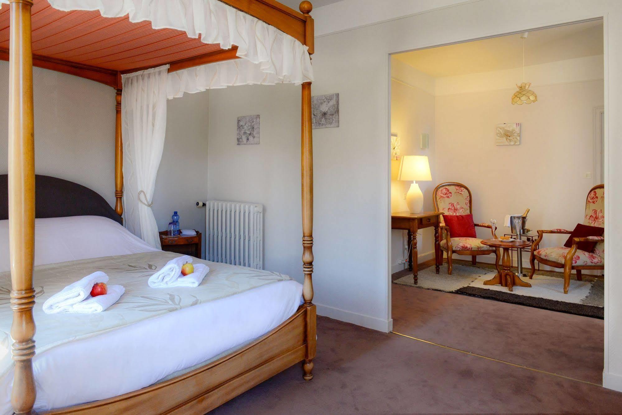 Logis Hotel Et Restaurant Du Dauphin Sées Kültér fotó
