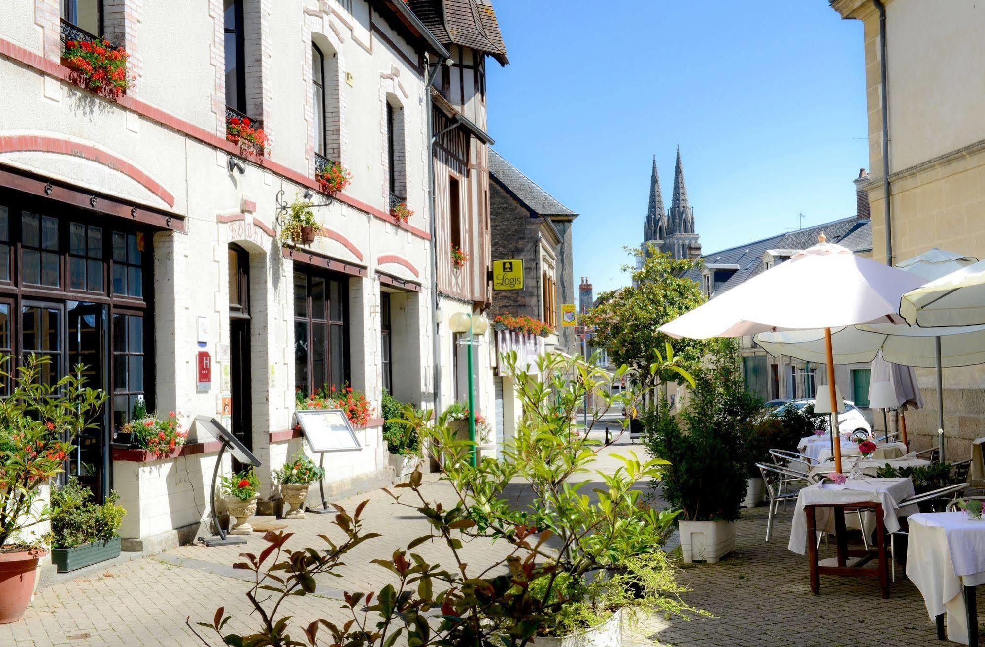 Logis Hotel Et Restaurant Du Dauphin Sées Kültér fotó